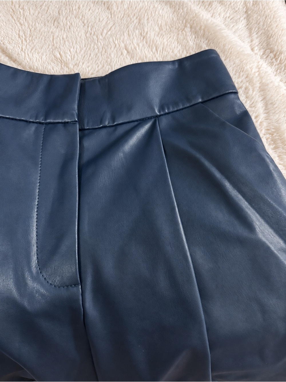 NWOT VERONICA BEARD Haina Navy Vegan Leather Pleated High Rise Designer Shorts - Picture 8 of 15